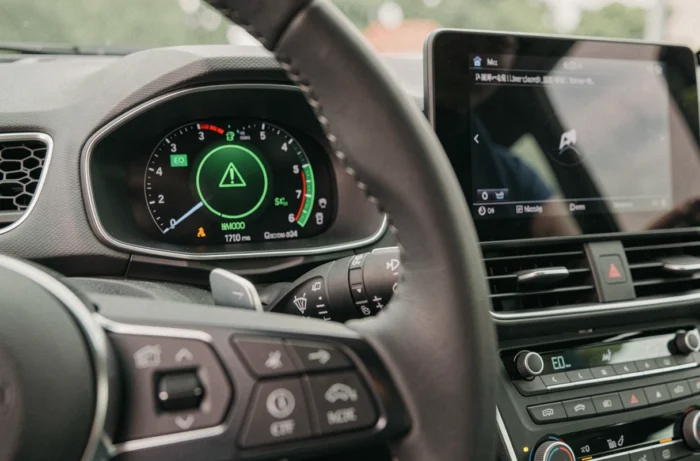 Tableau de bord de Citroën C3 affichant l'icône du mode économie actif sur le cluster numérique